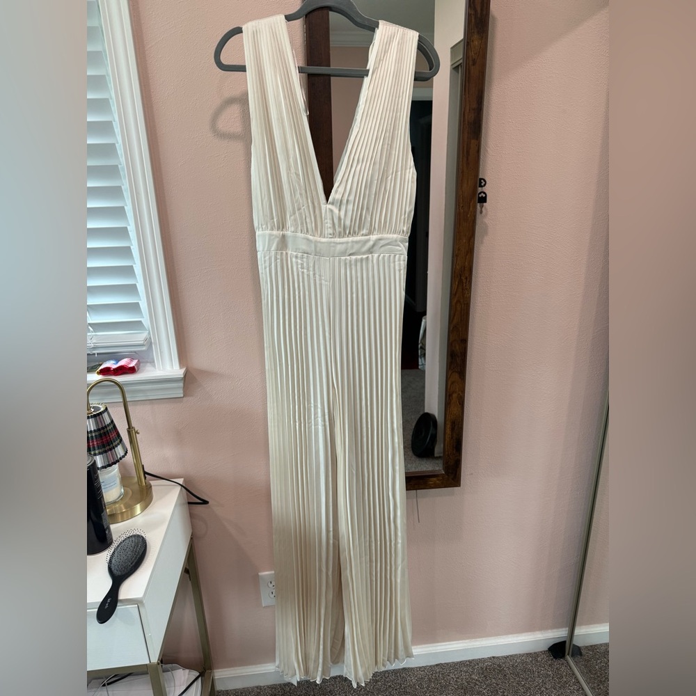 Cream Pleated V-Neck Jumpsuit Abercrombie M TALL